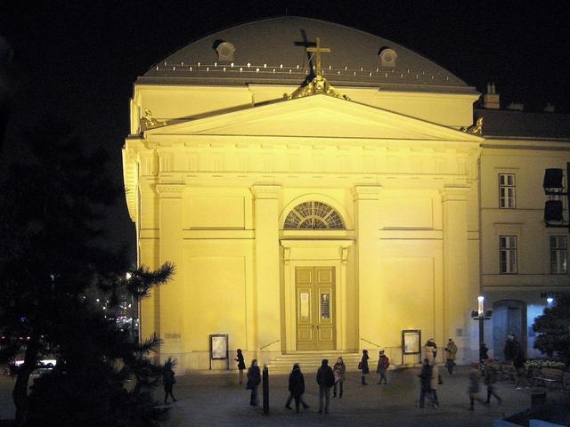 BUDAPESTI FÉNYEK - Deák tér (V.ker) Evangélikus templom