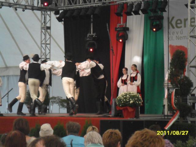 Keresztúr nevű települések találkozója Rákoskeresztúr 2011 - Táncosaink nagy sikert arattak