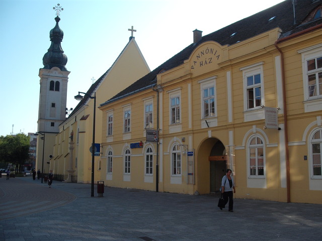 Szombathelyről - Ferences templom ,mellette a Pannónia Étterem .