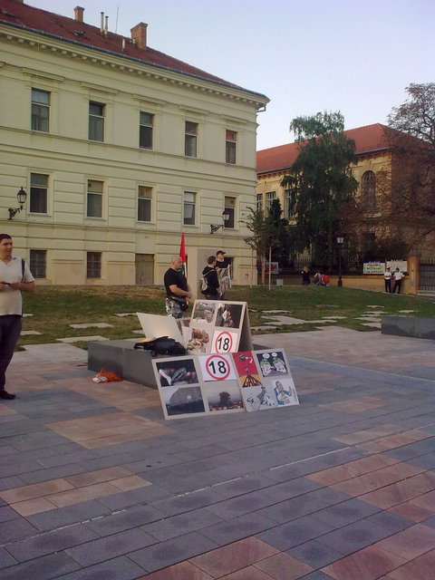 Tüntetés a terrorállam ellen Pécs,2011. - A tüntetés egyik díszlete.