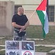 Egy hazafi a Palesztin zászlóval.