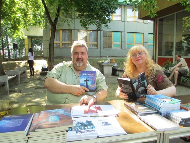 tótági és a többiek - Debrecenben a KID irodalmi délutánon Orosz T Csaba íróval.2014. jún. 11