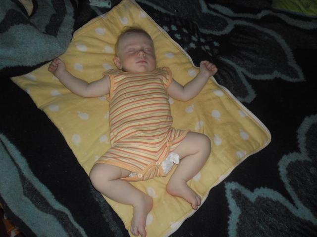 kisfiam:) - alszik a baba
