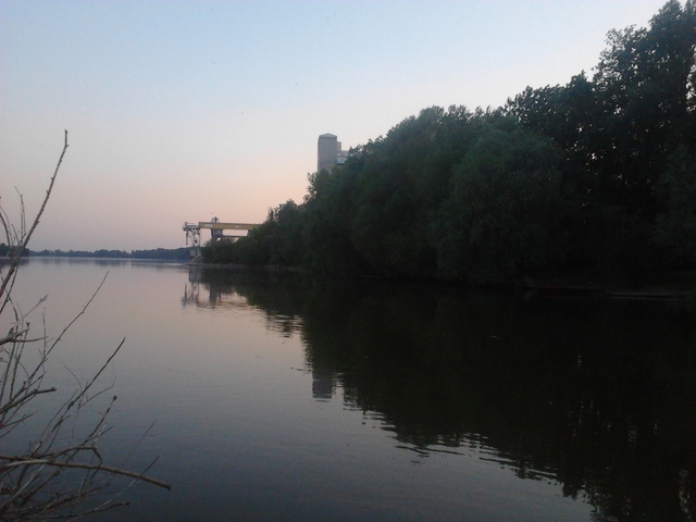 Duna Dombori komp kikötő