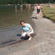 Szent Anna napján belemerészkedtünk a tóba .Társaságunk fiataljai fürödtek .  