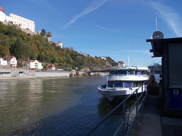 Passau  , a  három  folyó  városa - Ősz  a  Duna parton
