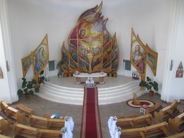 Virag dekoracio eskuvore-templomba