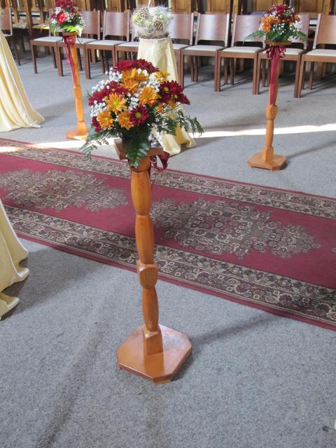 Virag dekoracio eskuvore-templomba
